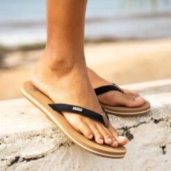 REEF Women's Cushion Flip Flops -Sorel Shop 2085726 107 alt4